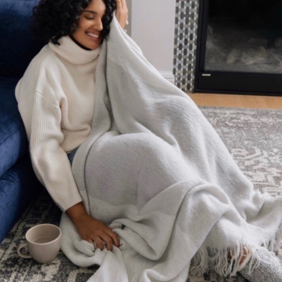 NWT! Mark & Graham Gray/Ivory Colorblock Throw - Picture 2 of 8